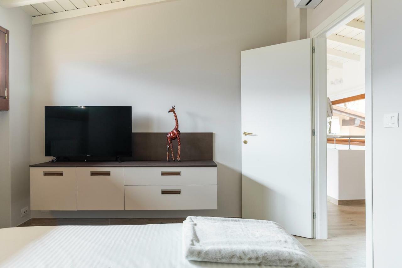 Mansarda I Cipressi Apartamento Lenno Exterior foto